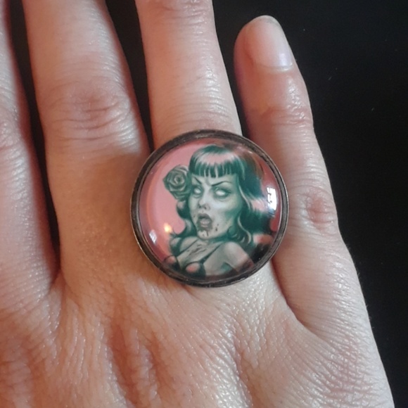 Zombie Pinup Girl Ring - Picture 2 of 3